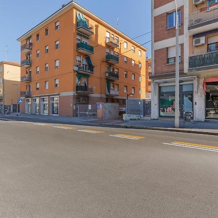 San Donato Fiere Essential Apartment W/Parking Болоня Екстериор снимка