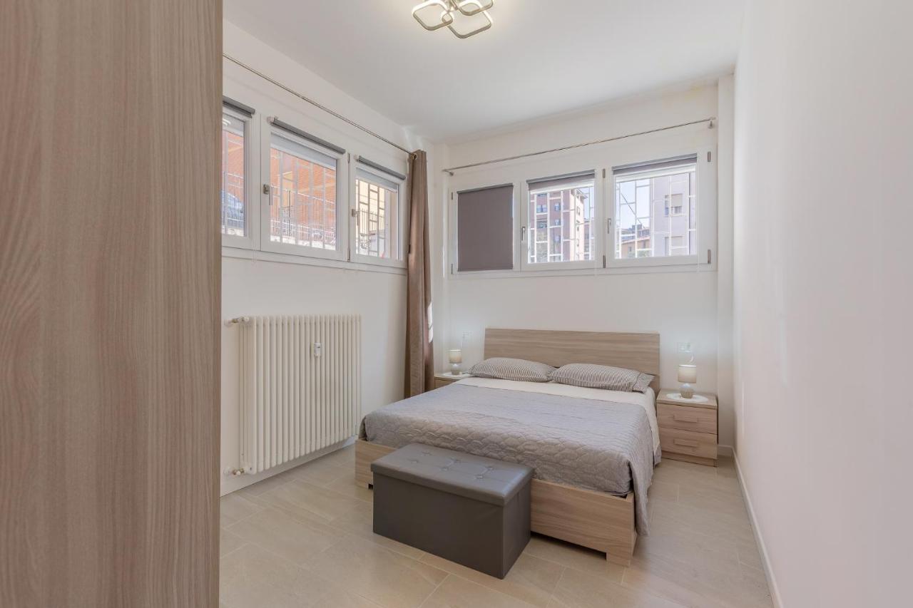 San Donato Fiere Essential Apartment W/Parking Болоня Екстериор снимка